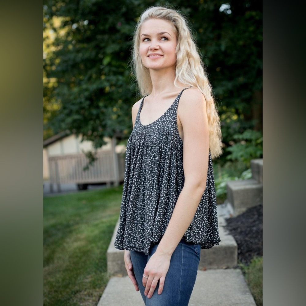 Adjustable strap tank. Black with white details. Baby doll style.